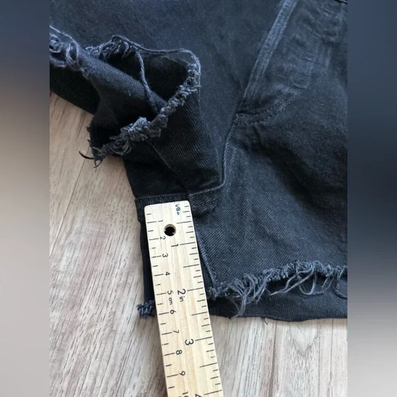 Denim Forum Aritzia Frayed hem High-Rise Jean shorts The Yoko Short distressed - Picture 7 of 7